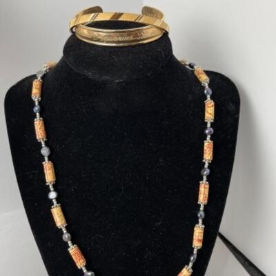 K942 Gold tone Costume Jewelry Lot 