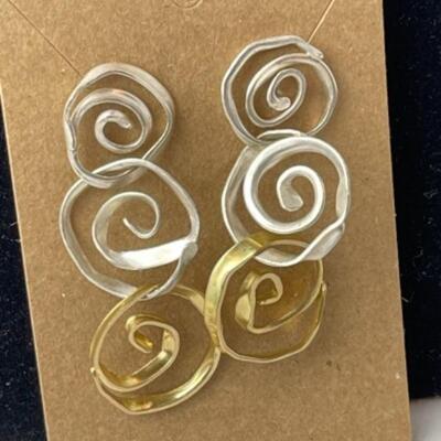 K946 Silver and Gold tone Artisan Made Necklace Earring Set 