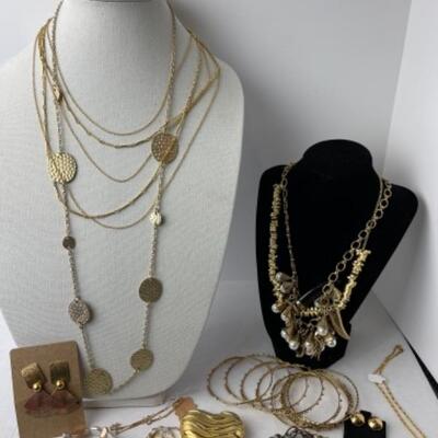 K989 Goldtone Costume Jewelry Lot 