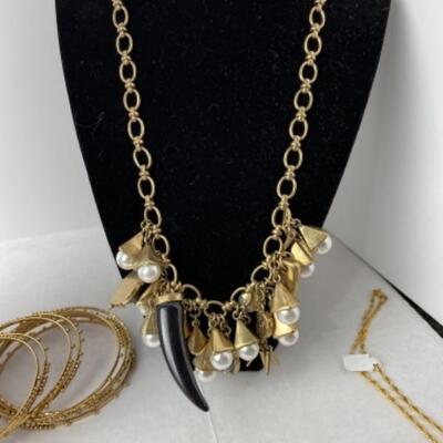 K989 Goldtone Costume Jewelry Lot 