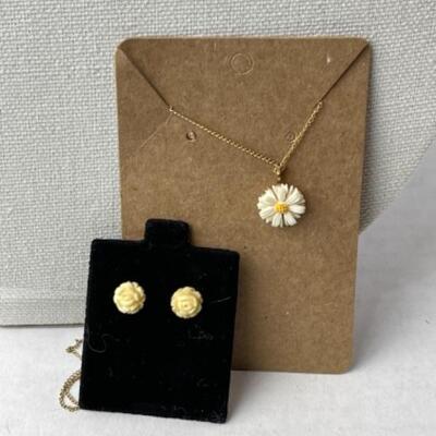 K987 Bone Jewelry Lot 