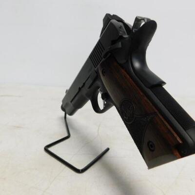 Dan Wesson .45 ACP Semi Automatic Pistol 
