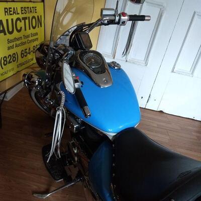 2013 Suzuki Boulevard Touring C50T 800CC Motorcycle Less Than 3000 Miles Carolina Blue and White