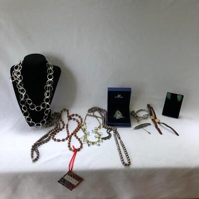 Lot 175 - Jewelry Array