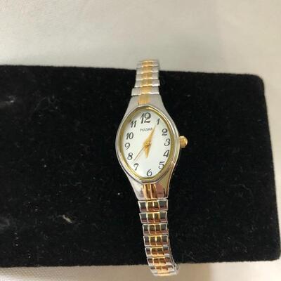 Lot 175 - Jewelry Array