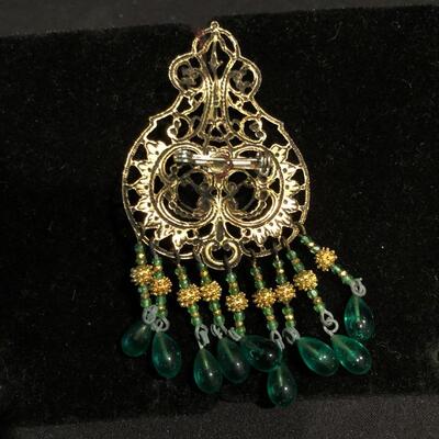 Lot 176 - Vintage Pins