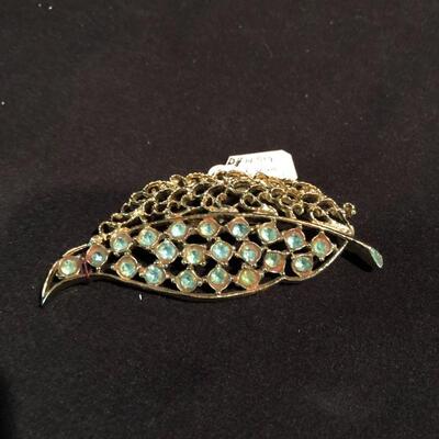 Lot 176 - Vintage Pins