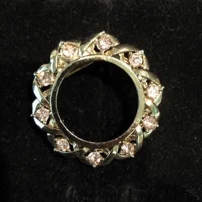 Lot 176 - Vintage Pins