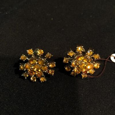 Lot 176 - Vintage Pins