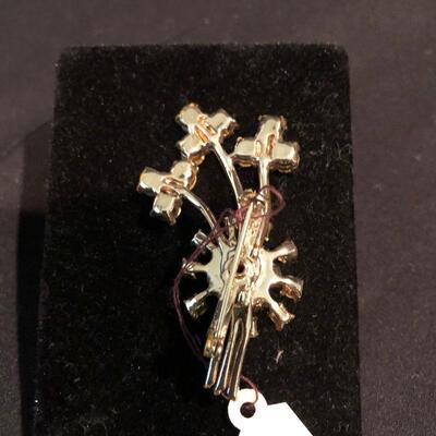 Lot 176 - Vintage Pins