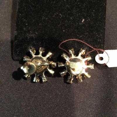 Lot 176 - Vintage Pins