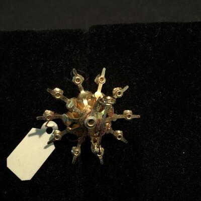 Lot 176 - Vintage Pins