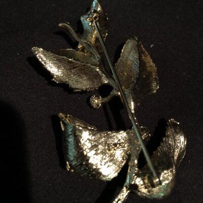 Lot 176 - Vintage Pins