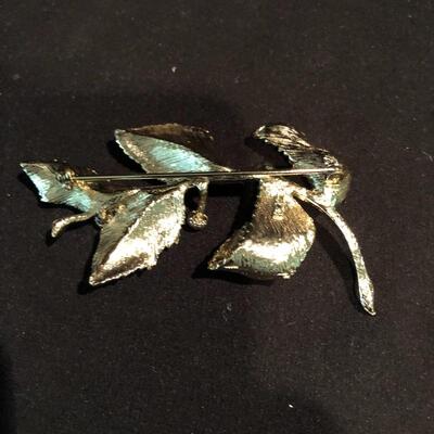 Lot 176 - Vintage Pins