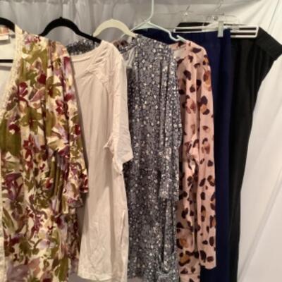 S. - 1025  Ladies Clothing Lot Lori Goldstein Size 3X ( some new with tag ) 