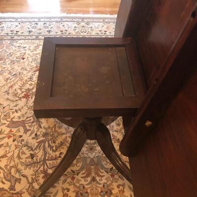 Lot 182 - Antique Tilt-Top Mahogany Table 