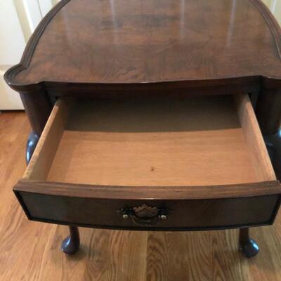 Lot 185 - Hekman  Side Table