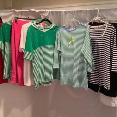 S - 1043 Ladies Clothing Lot Quaker Factory Size Large 