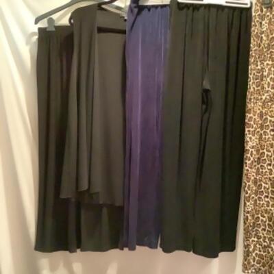 S - 1050 Ladies Clothing Lot Vikki Vi Size OX  ( some new with tags ) 