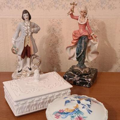 Lot 121: Depose Italy Statuette and More