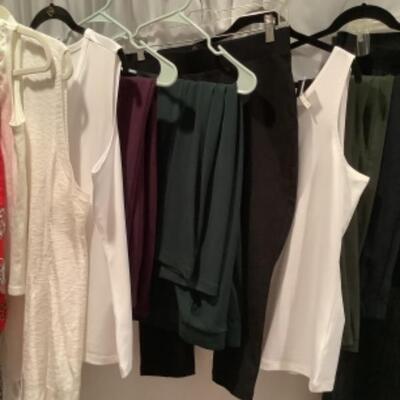 S -1061 Ladies Clothing Lot  Susan Graver Size Xl & miscellaneous Pants Size Medium 