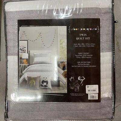 Urband Playground Twin Quilt Set (Quilt & Sham)