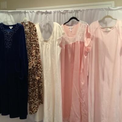 S - 1081 LADIES  CLOTHING LOT - NIGHTGOWNS SIZE 1X/2X 