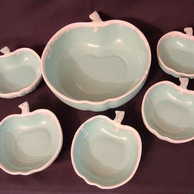 Lot 127: Vintage Teal Apple Pottery Bowl Set