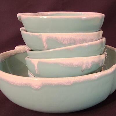 Lot 127: Vintage Teal Apple Pottery Bowl Set