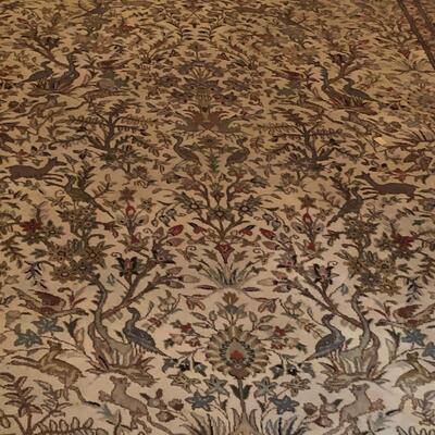 Lot 190 - 8â€™ x 10â€™ Large Cream/Grey Area Rug