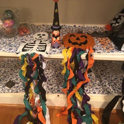 Lot 195 - Fall and Spring Seasonal Decor
