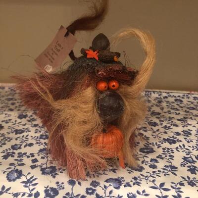 Lot 195 - Fall and Spring Seasonal Decor