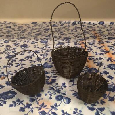 Lot 195 - Fall and Spring Seasonal Decor