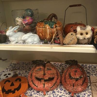 Lot 195 - Fall and Spring Seasonal Decor
