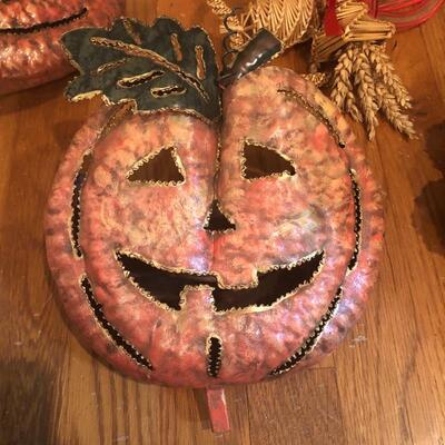 Lot 195 - Fall and Spring Seasonal Decor