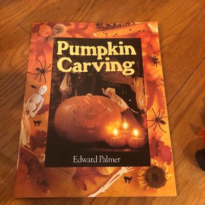 Lot 195 - Fall and Spring Seasonal Decor