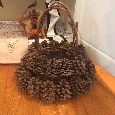 Lot 195 - Fall and Spring Seasonal Decor