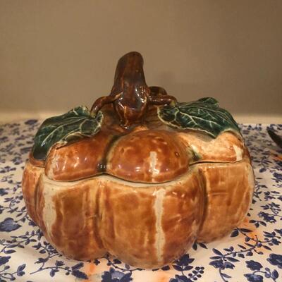 Lot 195 - Fall and Spring Seasonal Decor