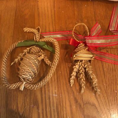 Lot 195 - Fall and Spring Seasonal Decor