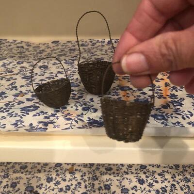 Lot 195 - Fall and Spring Seasonal Decor