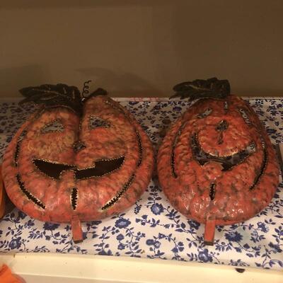 Lot 195 - Fall and Spring Seasonal Decor