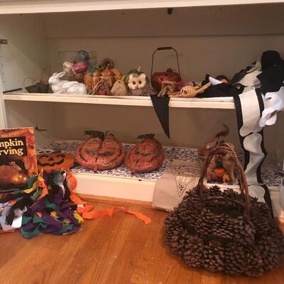 Lot 195 - Fall and Spring Seasonal Decor