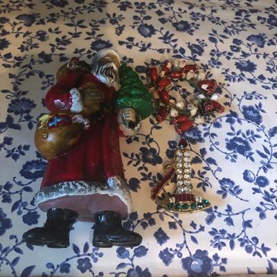 Lot 197 - Large Xmas Assortment