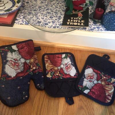 Lot 197 - Large Xmas Assortment