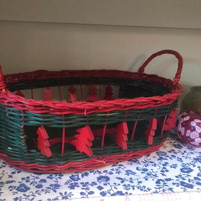 Lot 197 - Large Xmas Assortment