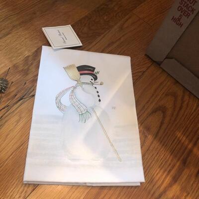 Lot 197 - Large Xmas Assortment