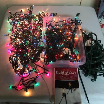  Lot 200 - Christmas Decorations 