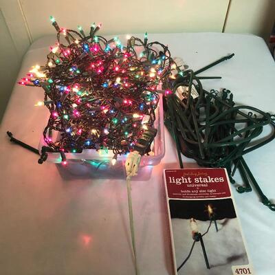  Lot 200 - Christmas Decorations 