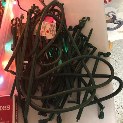  Lot 200 - Christmas Decorations 