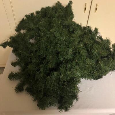  Lot 200 - Christmas Decorations 